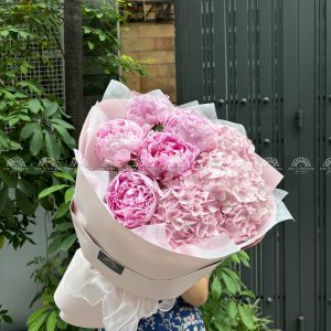 Hoa Bó 5 Mẫu Đơn Sarah và Cẩm Tú Cầu R120