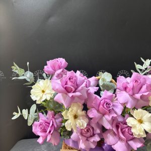 Giỏ Hoa Hồng Tím Chúc Mừng H033