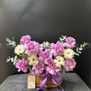 Giỏ Hoa Hồng Tím Chúc Mừng H033