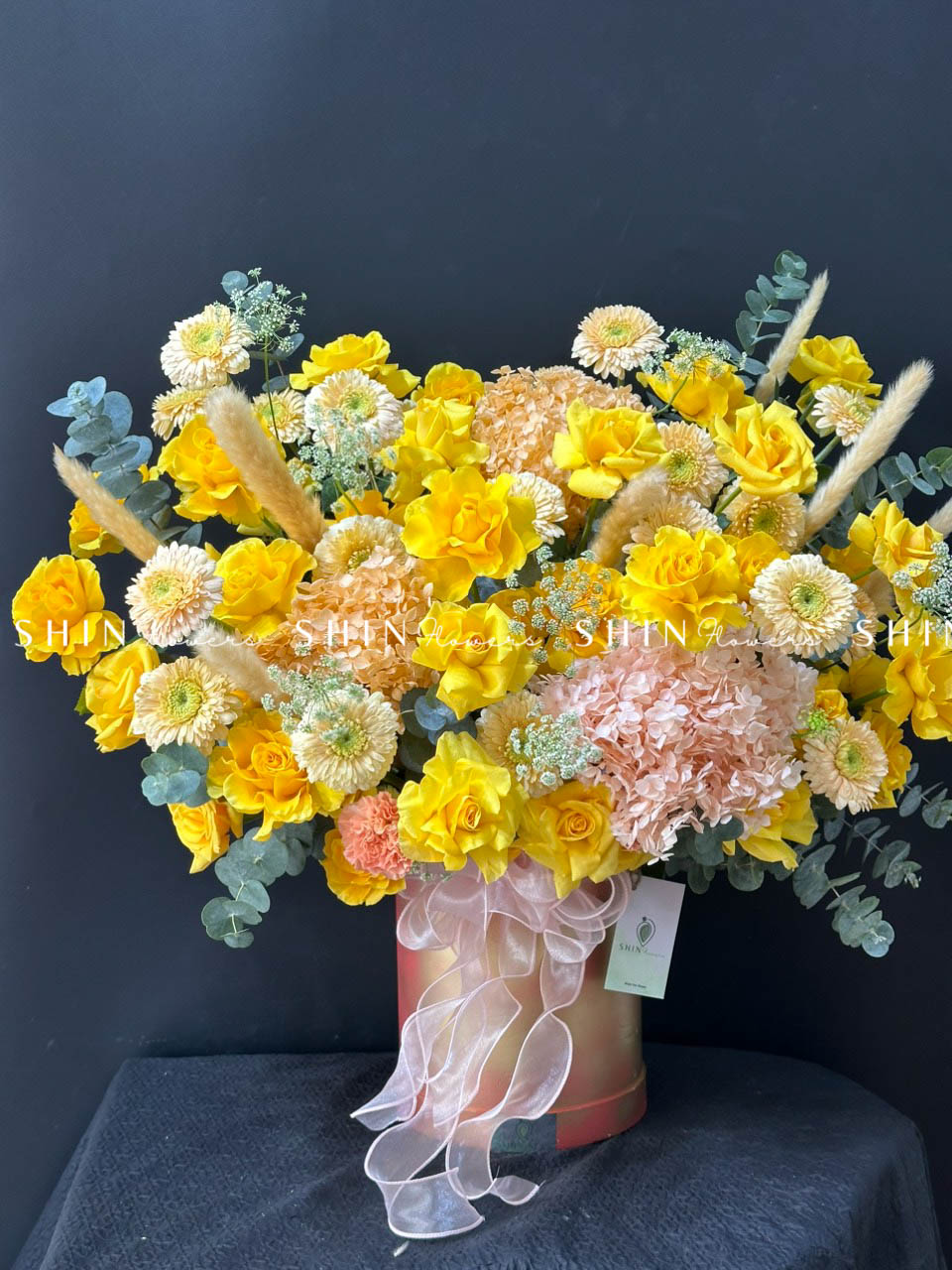 Lẵng Hoa Hồng Vàng Chúc Mừng H040