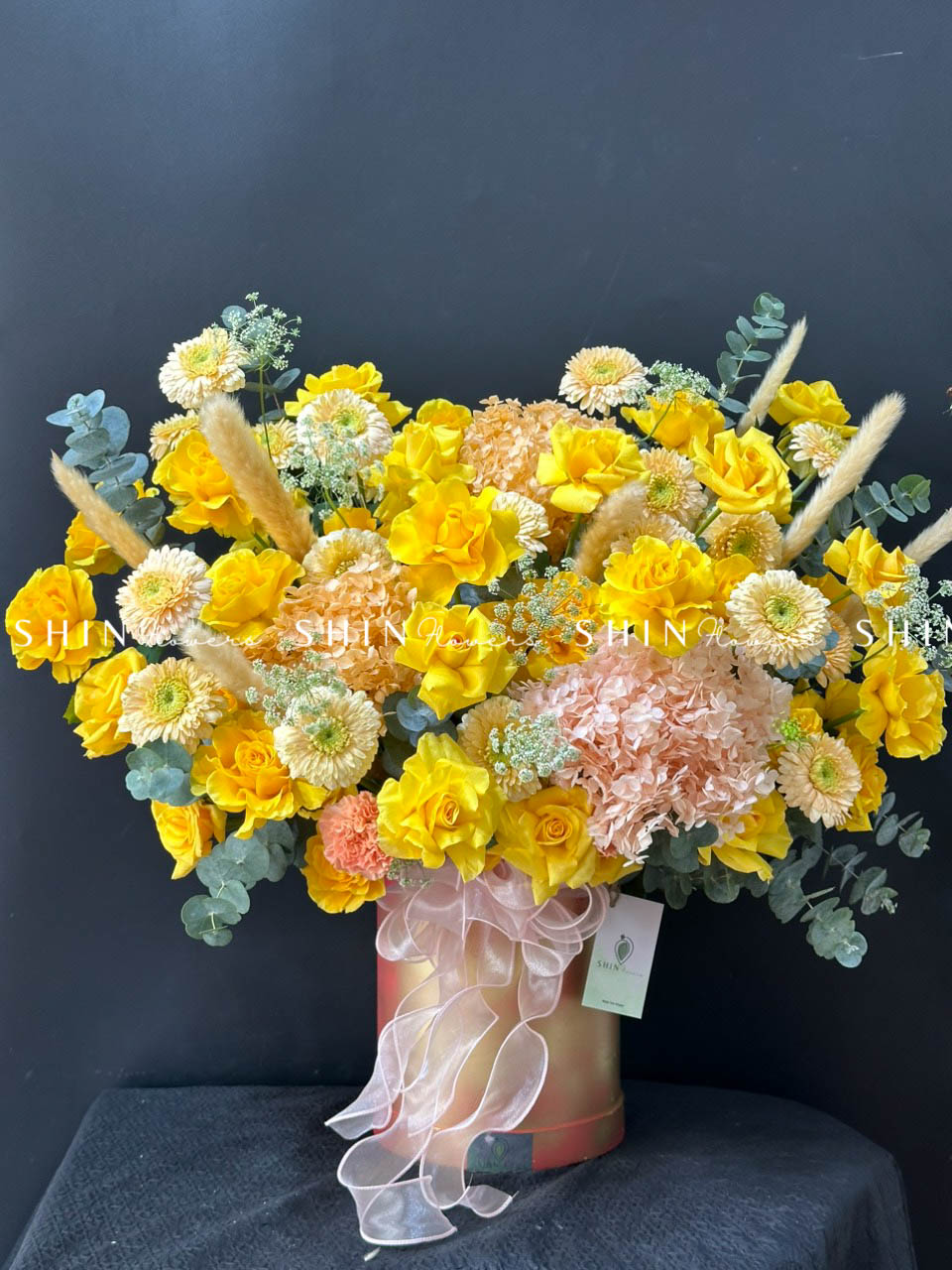 Lẵng Hoa Hồng Vàng Chúc Mừng H040