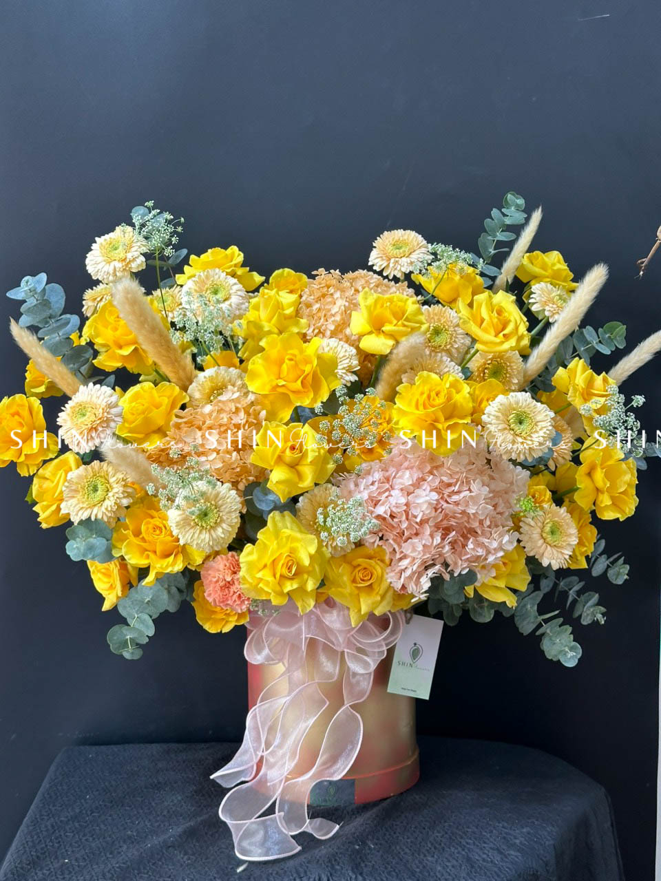 Lẵng Hoa Hồng Vàng Chúc Mừng H040