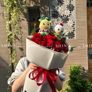 Bó Hoa Hồng Đỏ và thú bông móc len S090