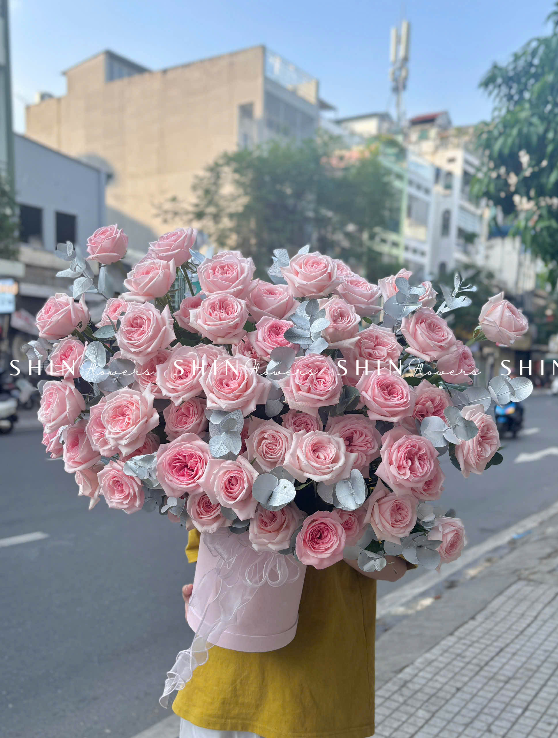Lẵng Hoa Hồng Ohara Chúc Mừng H072
