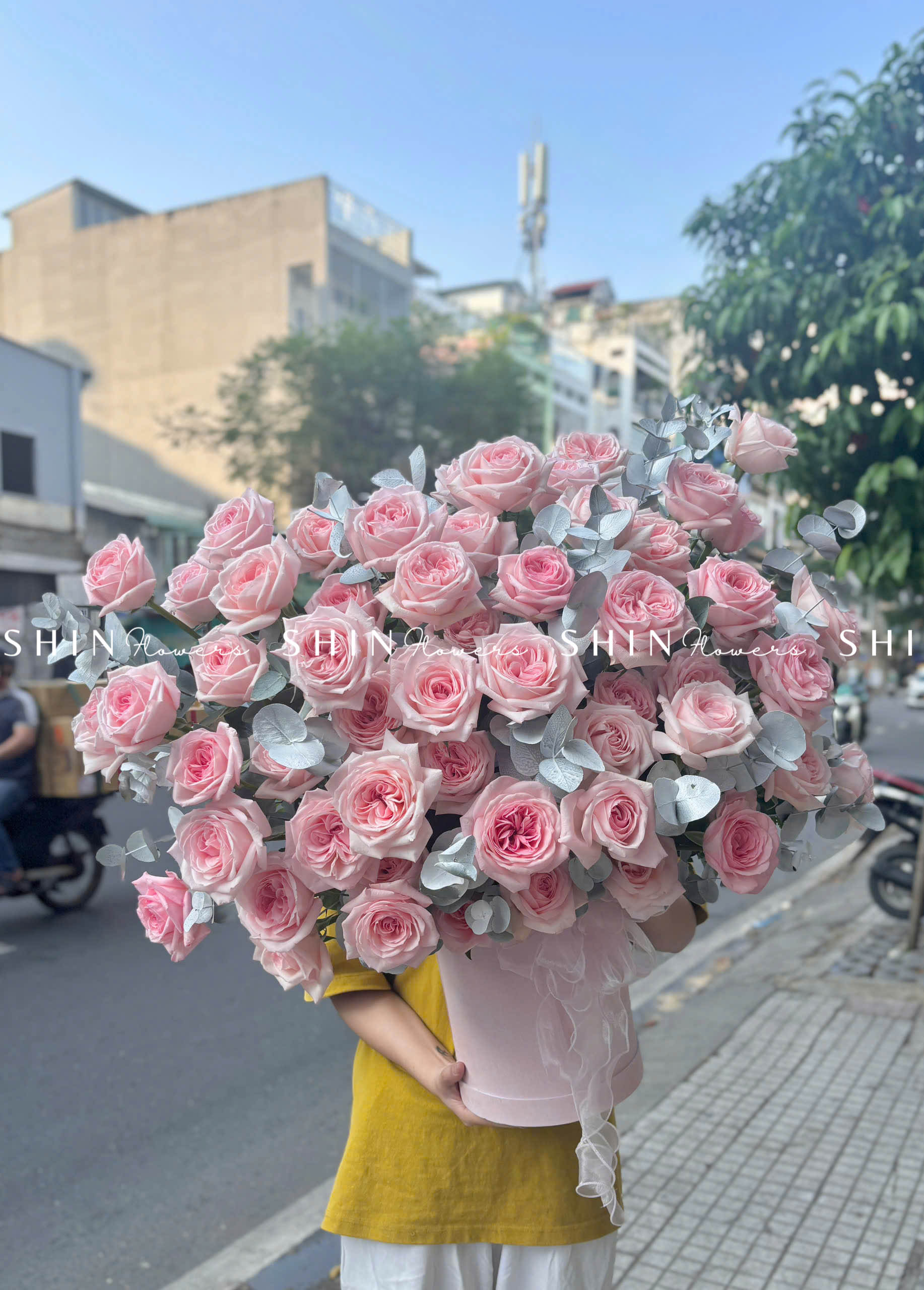 Lẵng Hoa Hồng Ohara Chúc Mừng H072