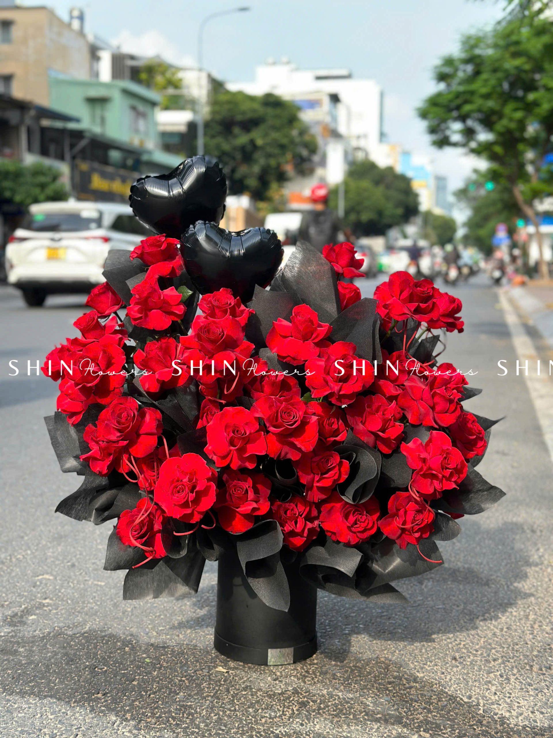 Lẵng Hoa Hồng Đỏ Chúc Mừng H080