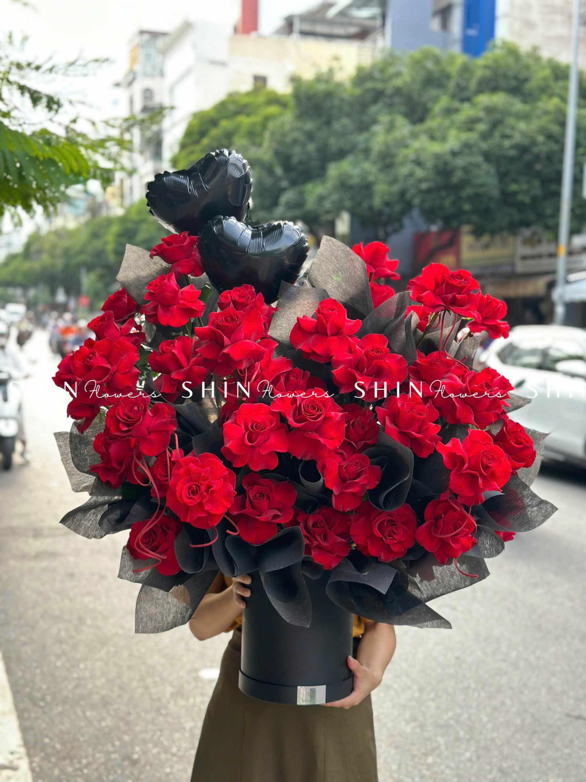 Lẵng Hoa Hồng Đỏ Chúc Mừng H080