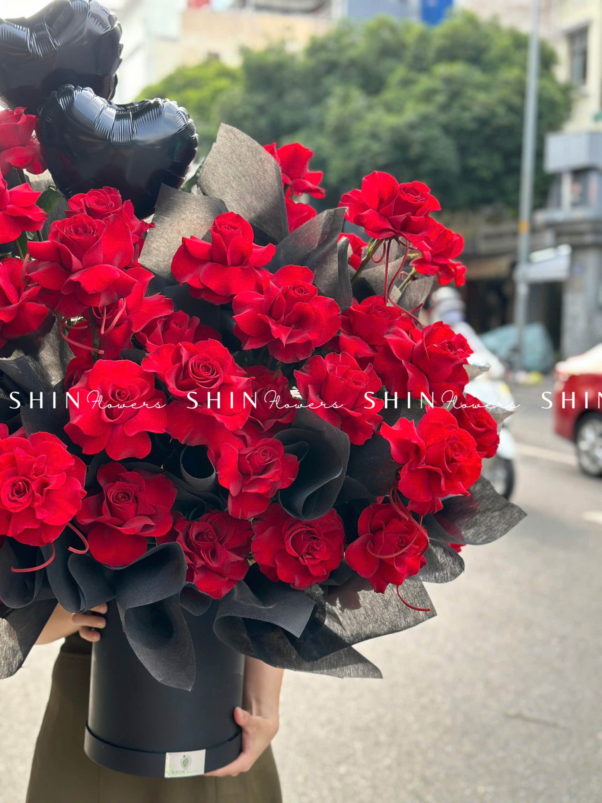 Lẵng Hoa Hồng Đỏ Chúc Mừng H080