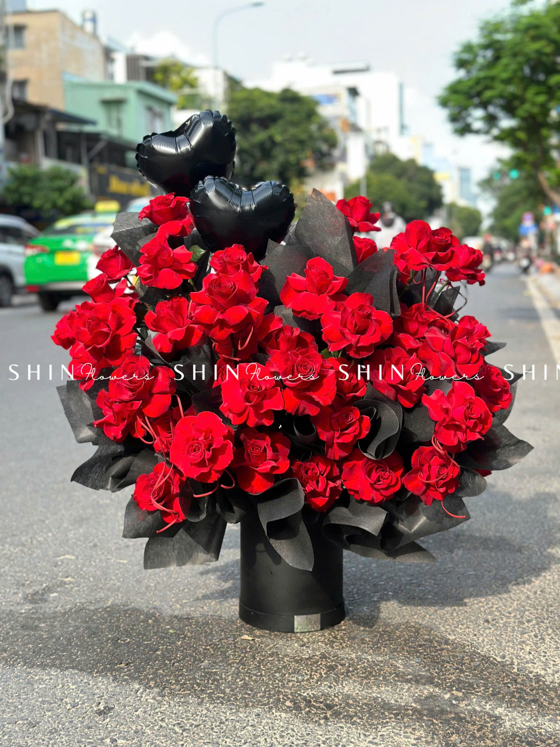 Lẵng Hoa Hồng Đỏ Chúc Mừng H080