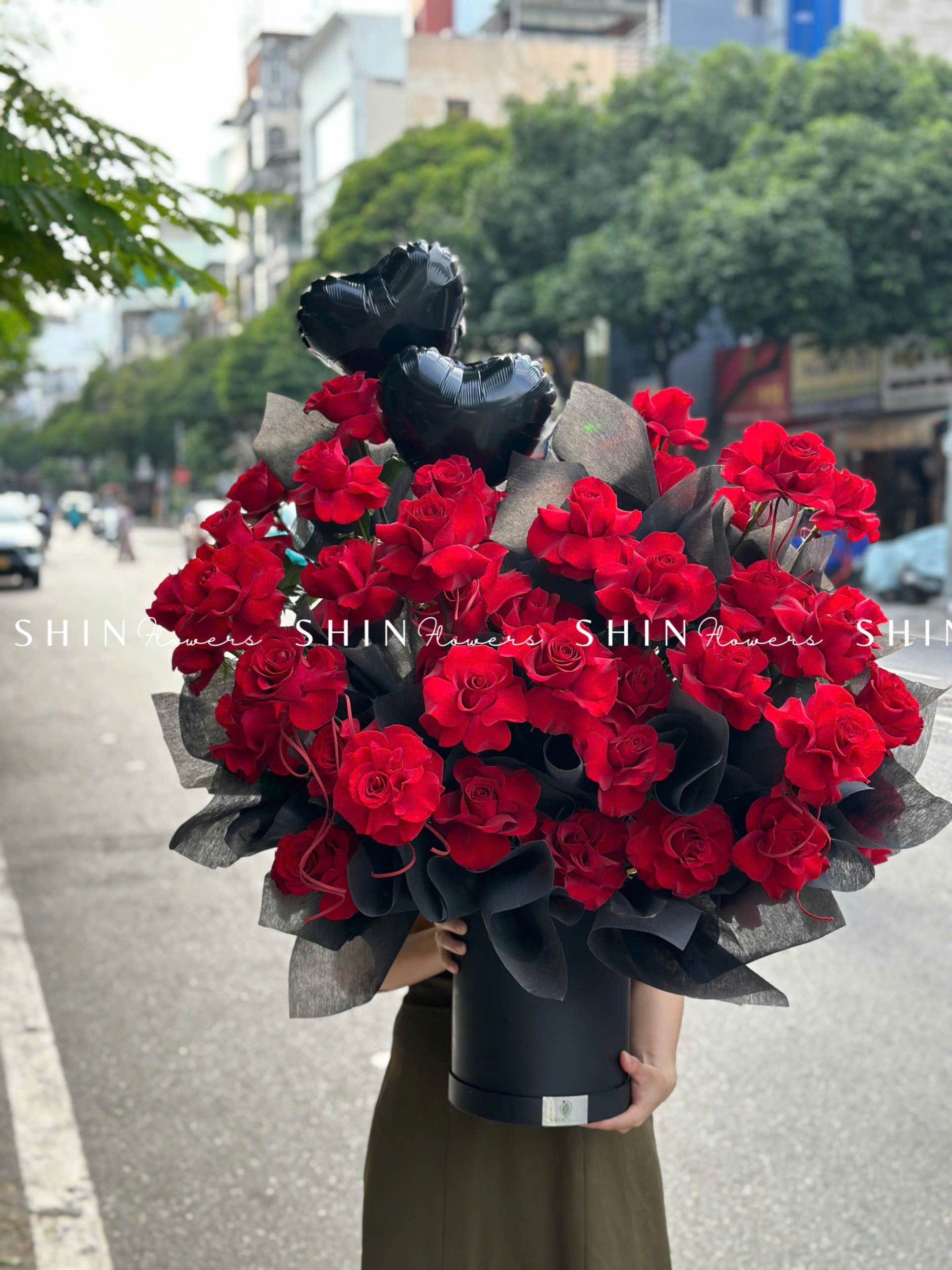 Lẵng Hoa Hồng Đỏ Chúc Mừng H080