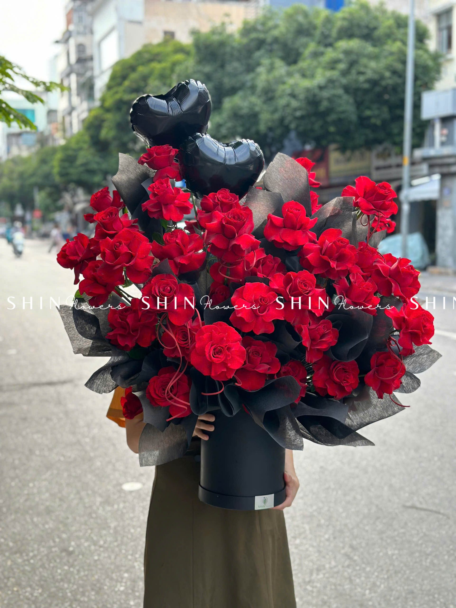 Lẵng Hoa Hồng Đỏ Chúc Mừng H080