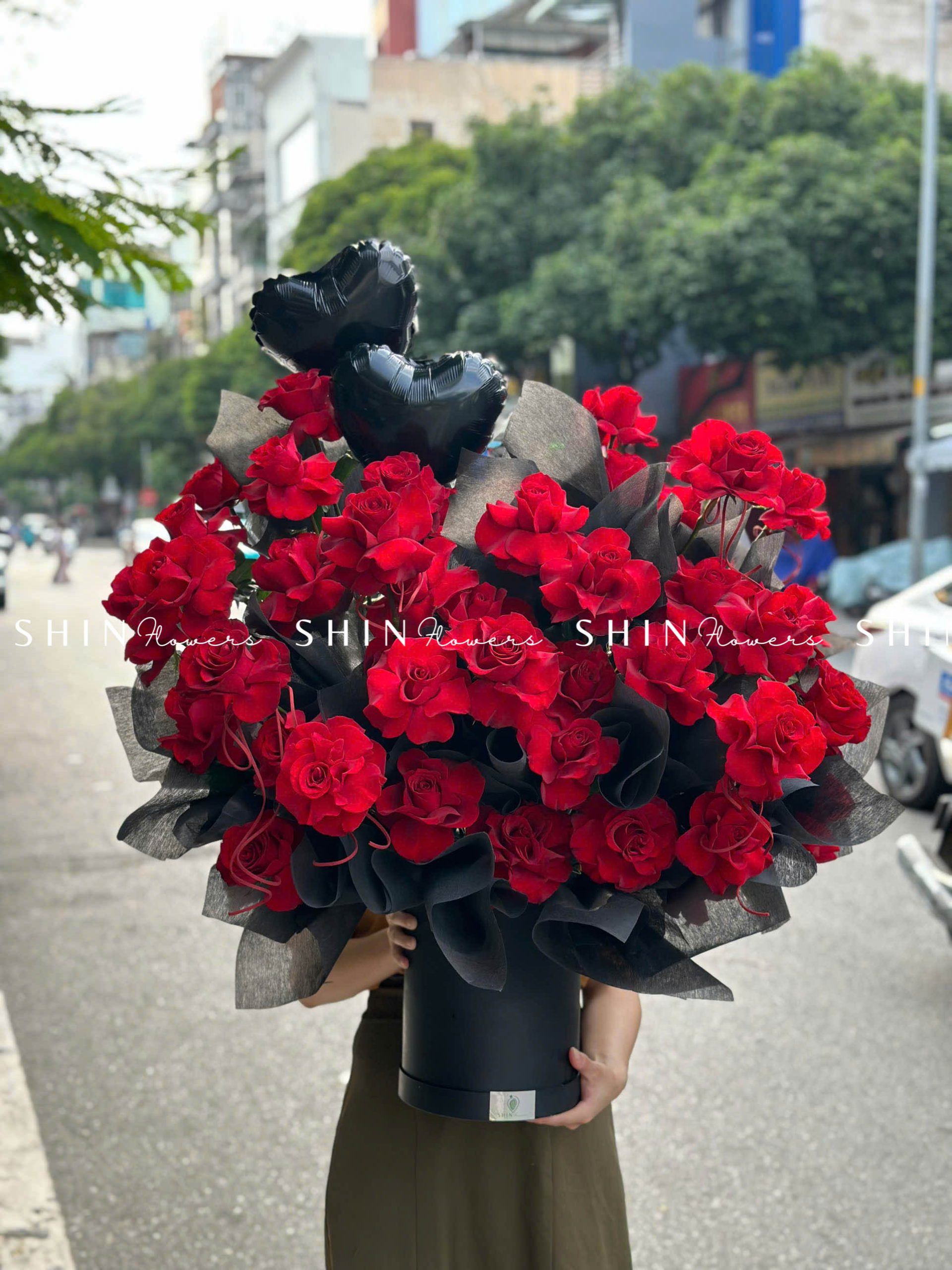 Lẵng Hoa Hồng Đỏ Chúc Mừng H080