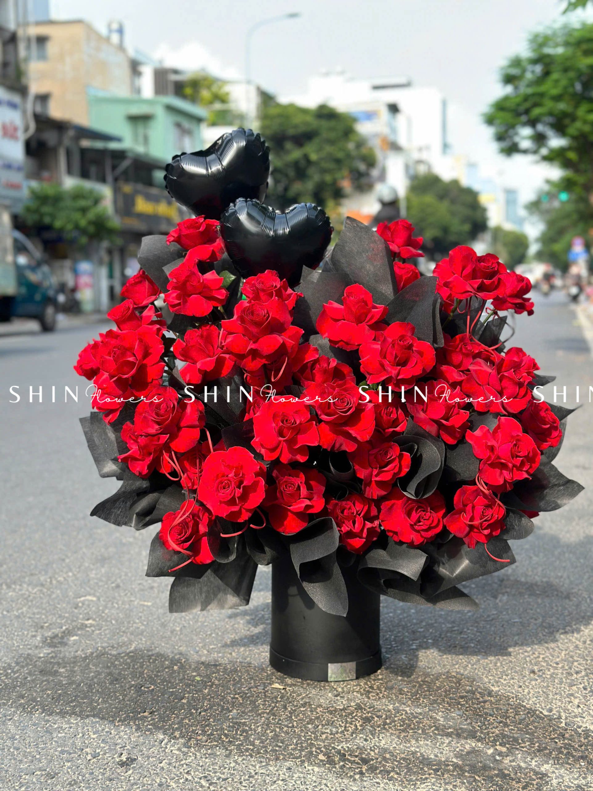 Lẵng Hoa Hồng Đỏ Chúc Mừng H080