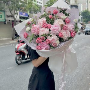 Hoa Bó 10 Mẫu Đơn Hồng Sarah Mix Tulip Hồng Kép S377