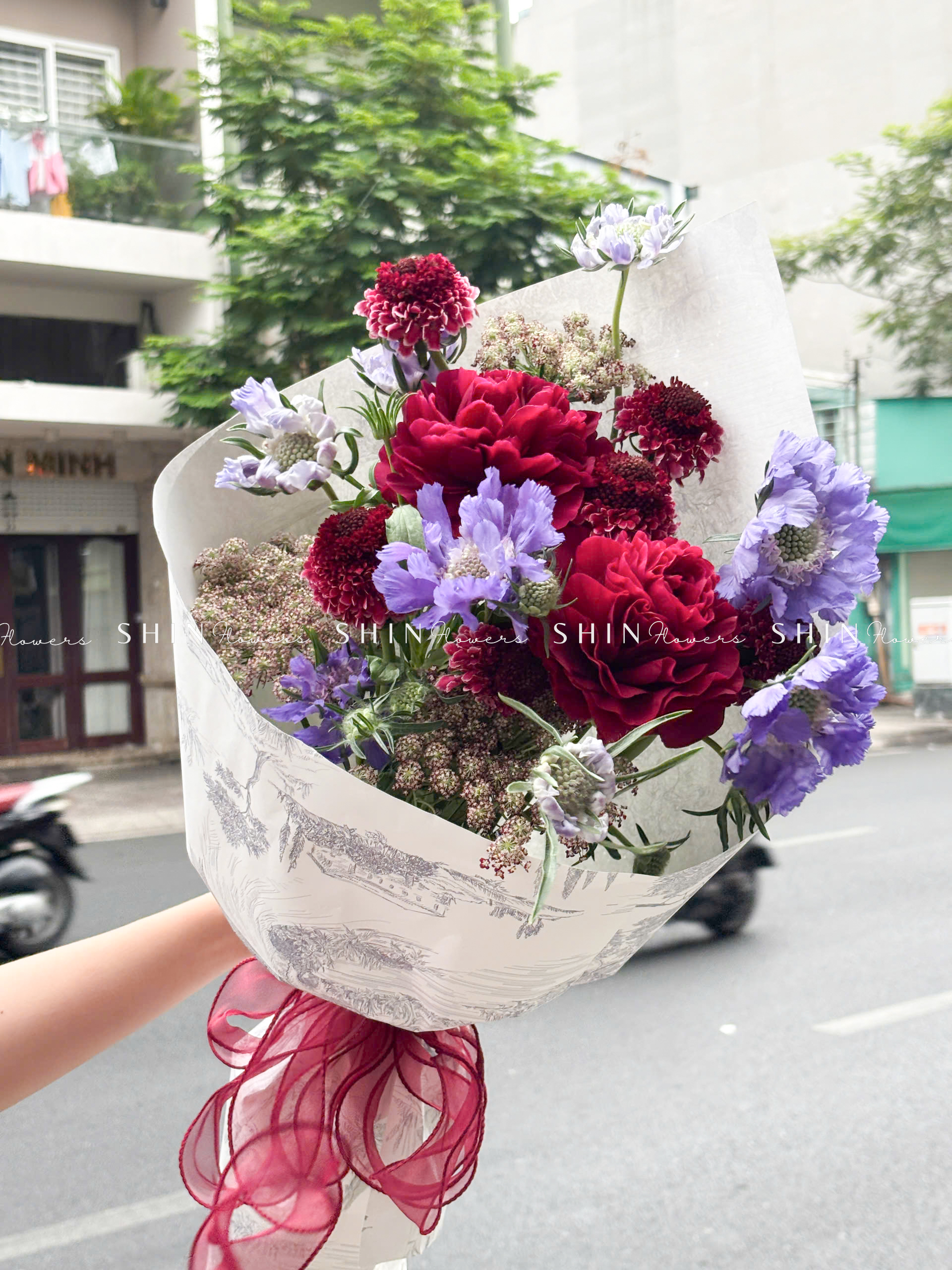 Hoa Bó 2 Mẫu Đơn Đỏ Old Faithful Mix Mùa Xuân S400