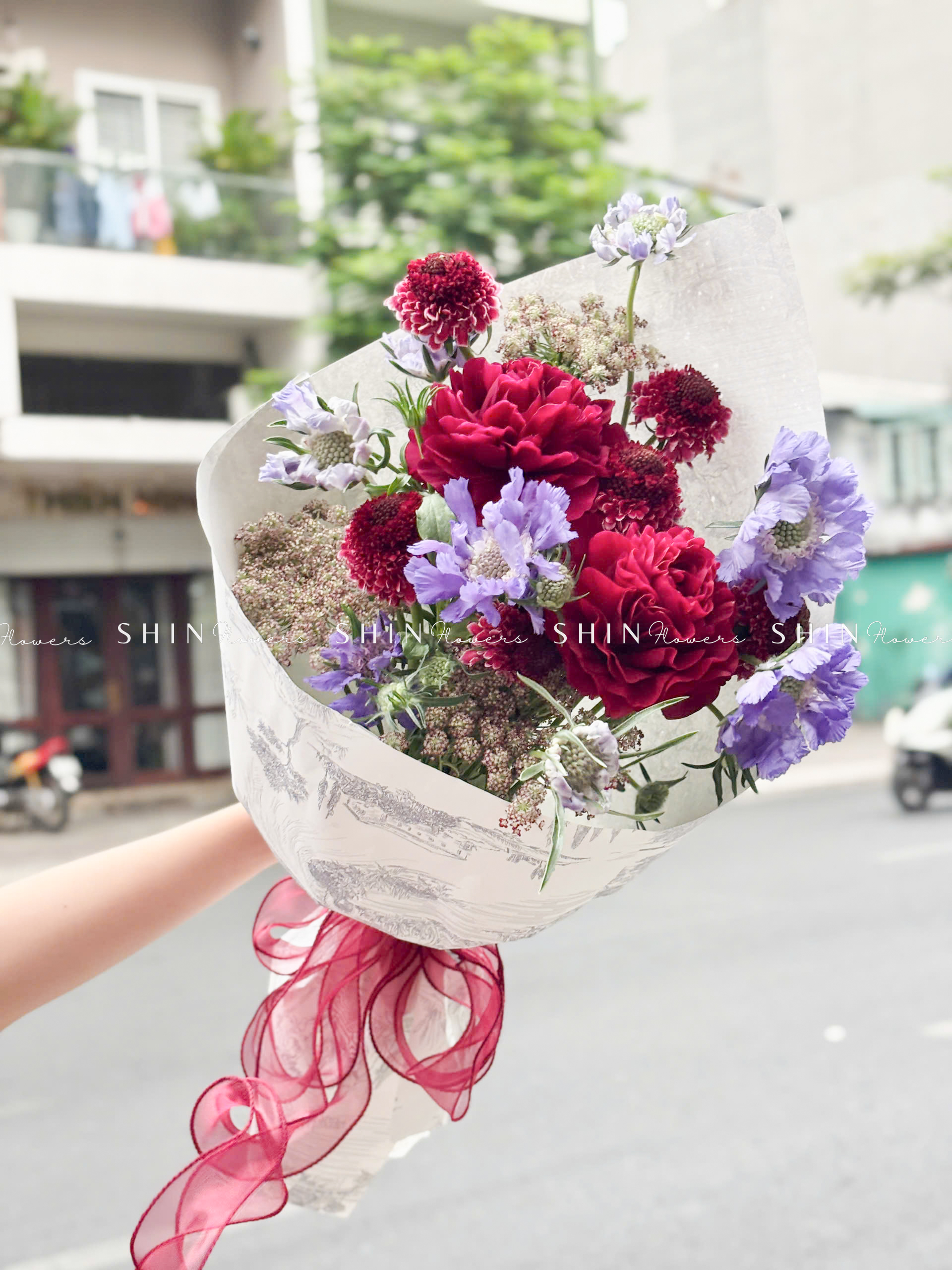 Hoa Bó 2 Mẫu Đơn Đỏ Old Faithful Mix Mùa Xuân S400