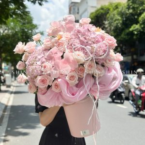 Hộp hoa Cẩm Tú Cầu Hồng mix Lan Hồ Điệp H110