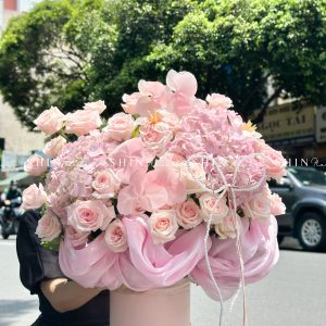 Hộp hoa Cẩm Tú Cầu Hồng mix Lan Hồ Điệp H110