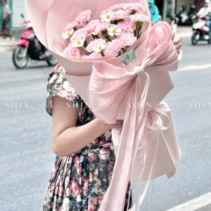 Hoa Bó Cẩm Chướng Hồng Nơ Lụa S475