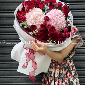 Bó hoa Hồng chùm đỏ mix tú cầu S495