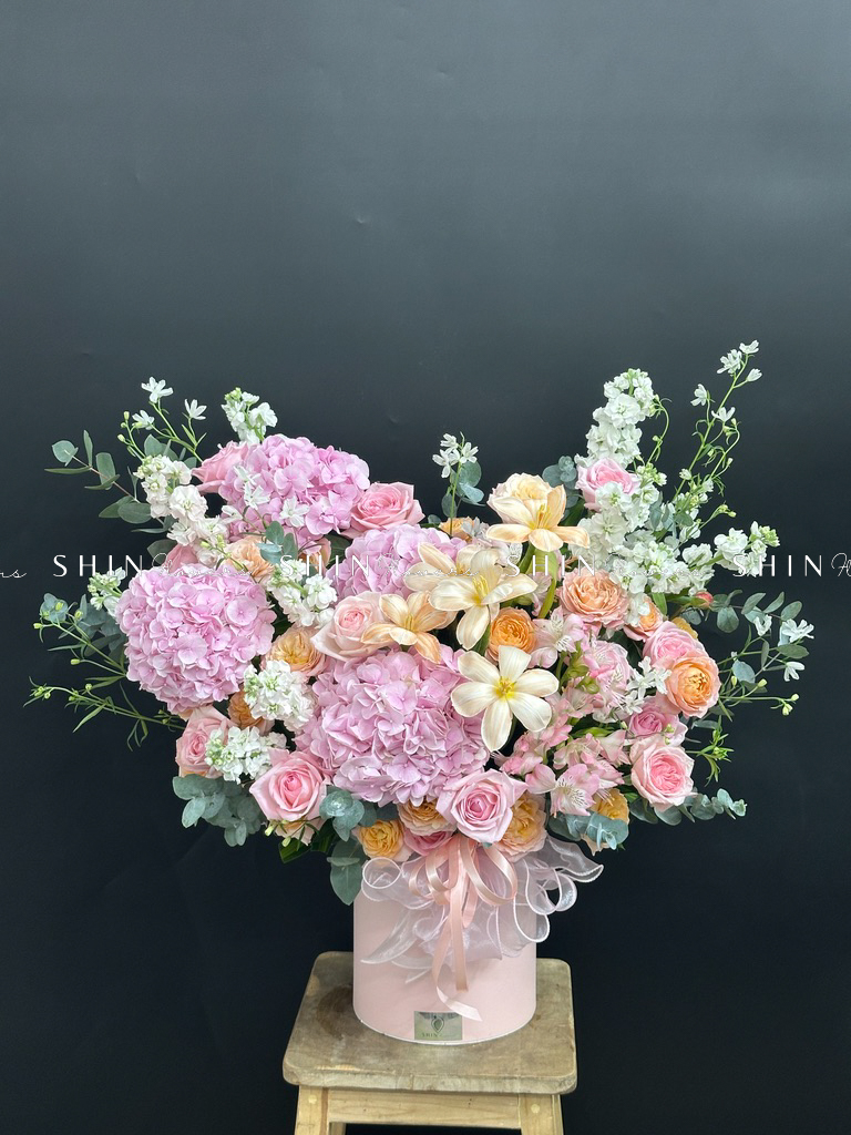 Hộp hoa Tone hồng chúc mừng H119