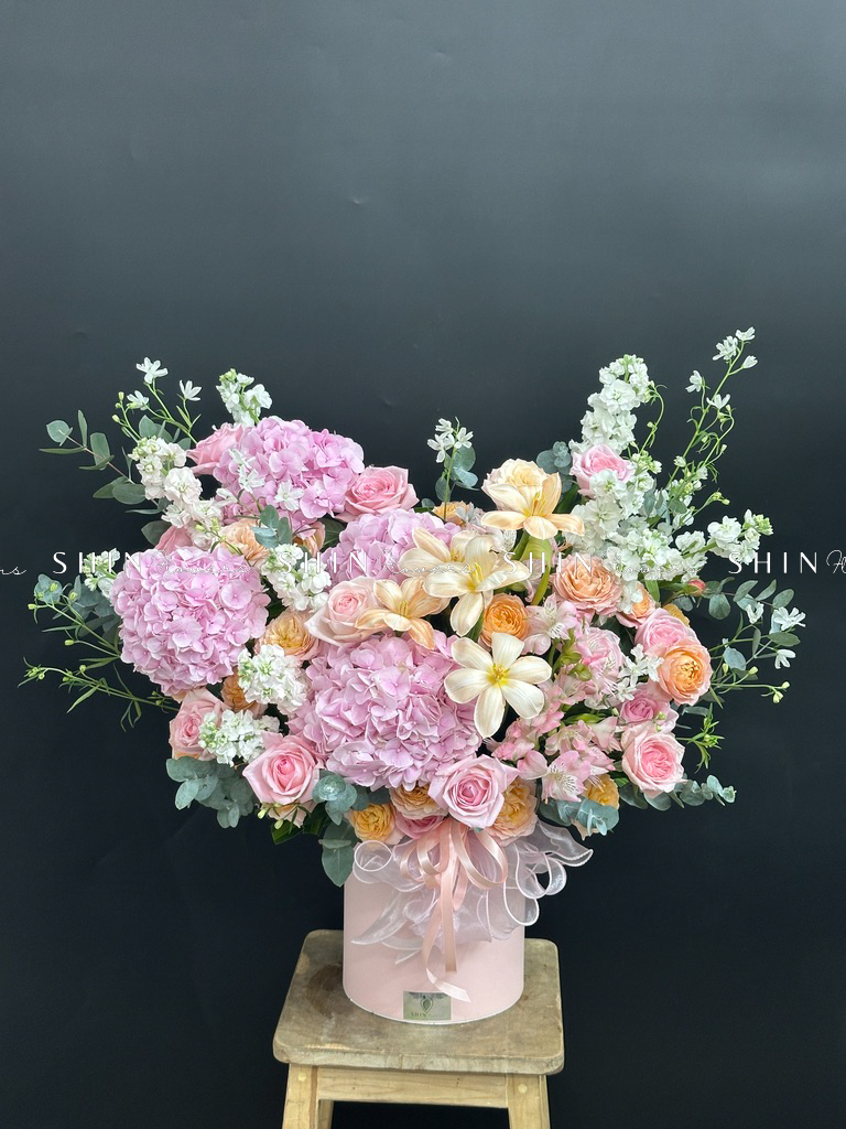 Hộp hoa Tone hồng chúc mừng H119