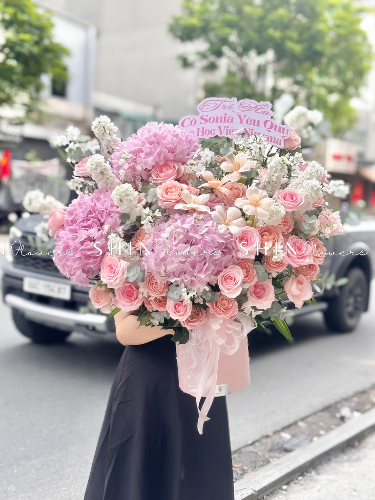 Hộp hoa Tone hồng chúc mừng H119