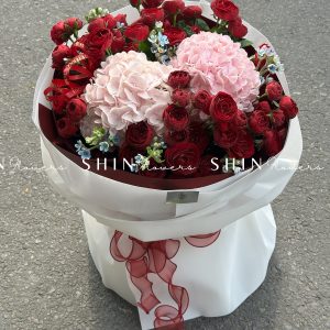 Bó hoa Hồng chùm đỏ mix tú cầu S495
