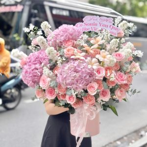 Hộp hoa Tone hồng chúc mừng H119