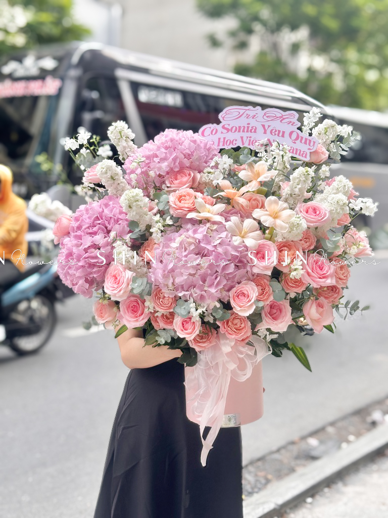 Hộp hoa Tone hồng chúc mừng H119