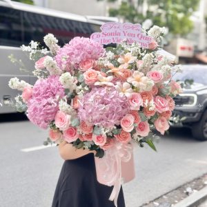 Hộp hoa Tone hồng chúc mừng H119