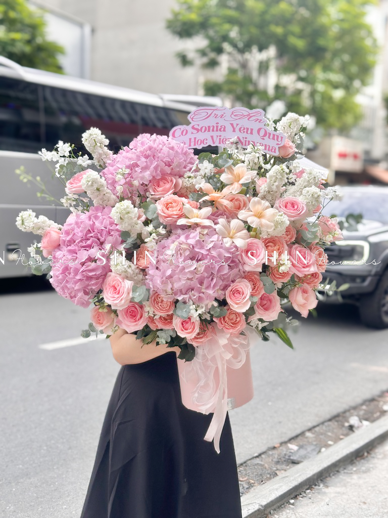 Hộp hoa Tone hồng chúc mừng H119