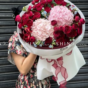 Bó hoa Hồng chùm đỏ mix tú cầu S495