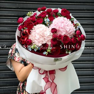 Bó hoa Hồng chùm đỏ mix tú cầu S495