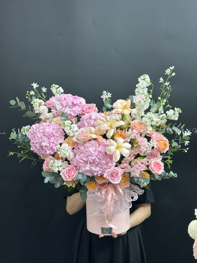 Hộp hoa Tone hồng chúc mừng H119