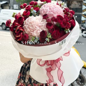 Bó hoa Hồng chùm đỏ mix tú cầu S495