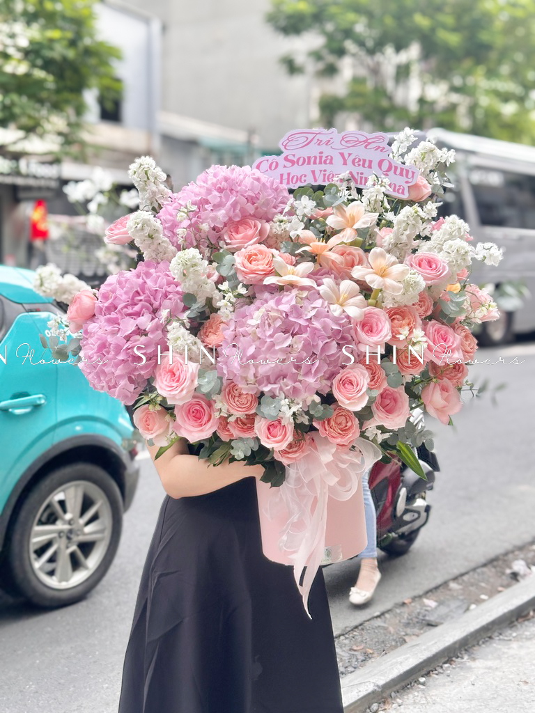 Hộp hoa Tone hồng chúc mừng H119