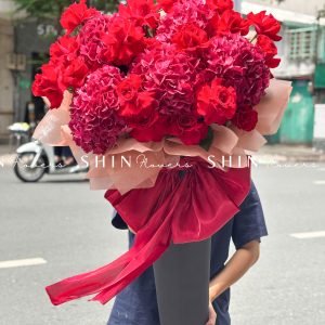 Cây kem Cẩm tú cầu đỏ Hà Lan và hoa hồng đỏ S497