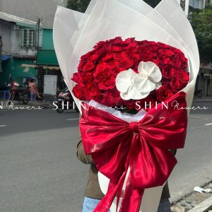 Bó hoa 40 Hồng Đỏ mix lan hồ điệp và Nơ S497