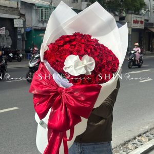 Bó hoa 40 Hồng Đỏ mix lan hồ điệp và Nơ S497