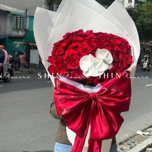 Bó hoa 40 Hồng Đỏ mix lan hồ điệp và Nơ S497