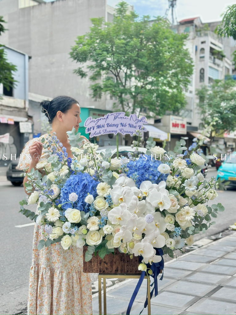 Lẵng Hoa chúc mừng Tone Xanh Sang Trọng H129
