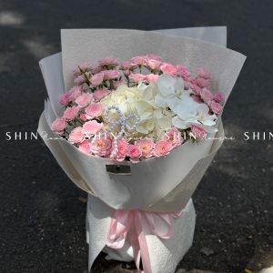 Bó Hoa Hồng Chùm Điền Mật mix Tú Cầu Trắng S551