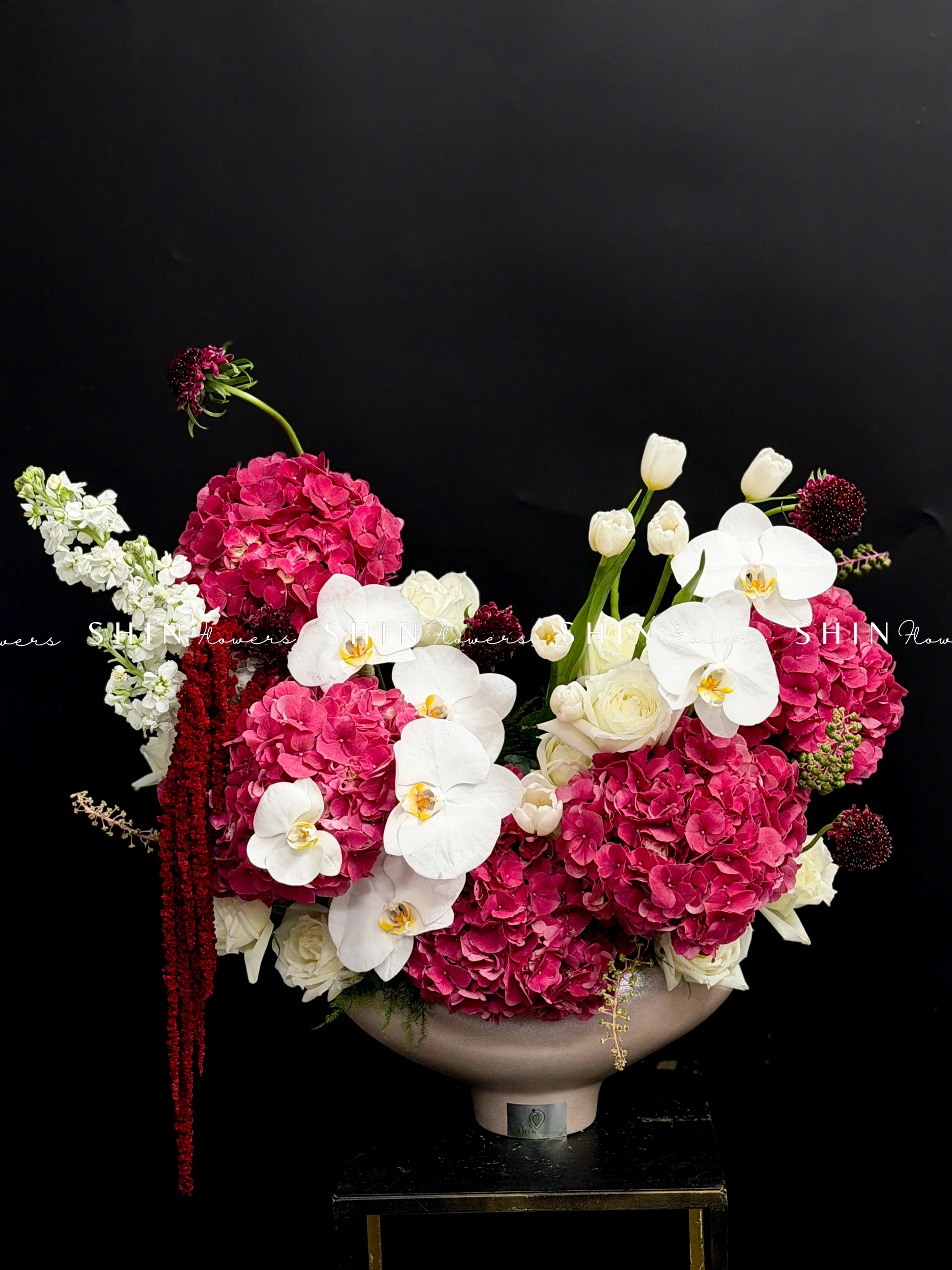 Lẵng Hoa chúc mừng Cẩm tú cầu đỏ và Tulip H131