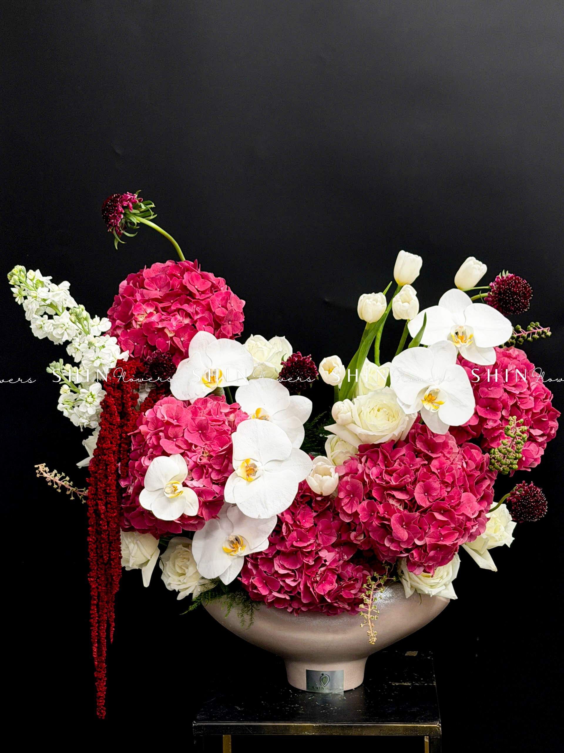 Lẵng Hoa chúc mừng Cẩm tú cầu đỏ và Tulip H131