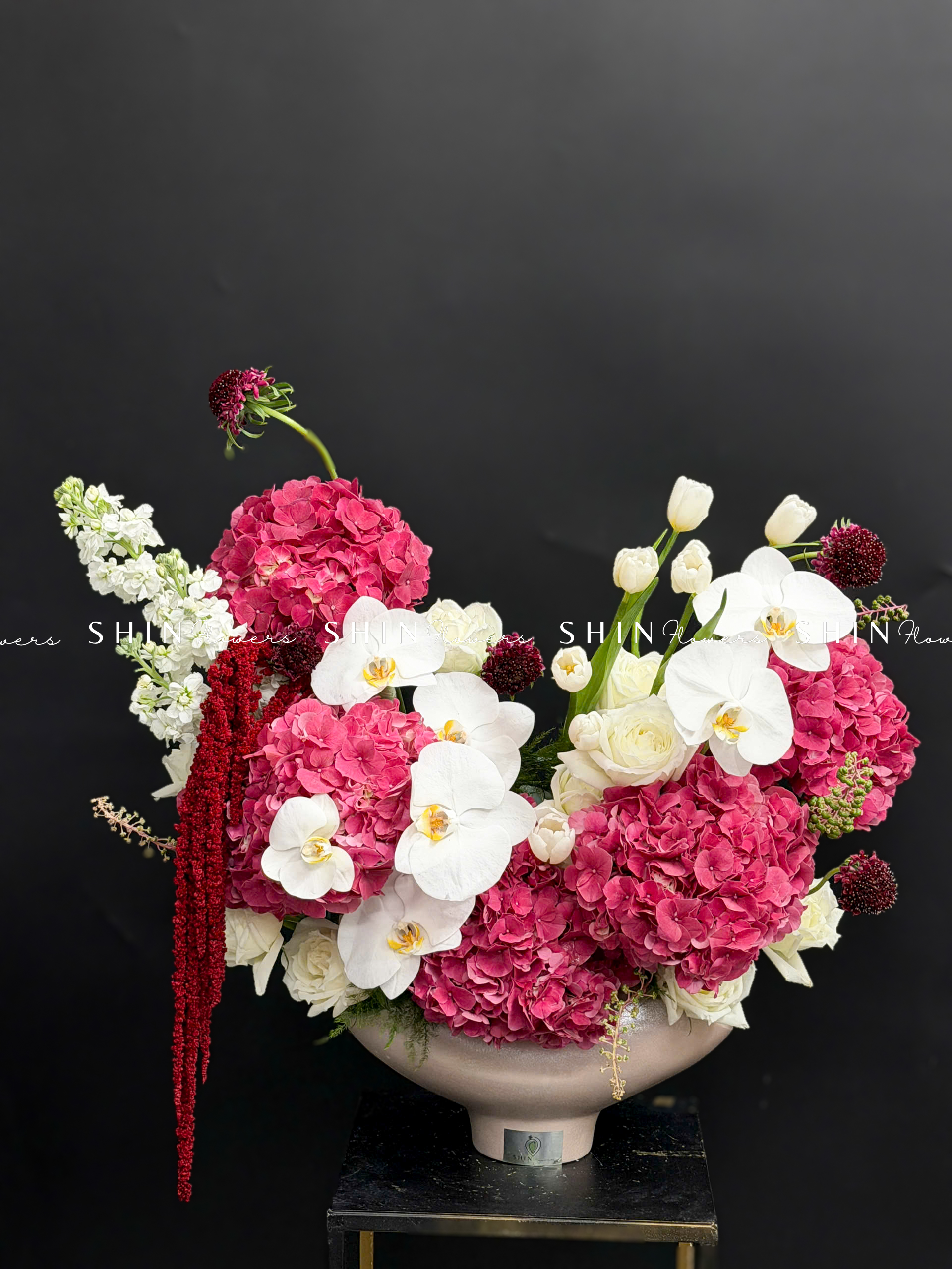 Lẵng Hoa chúc mừng Cẩm tú cầu đỏ và Tulip H131