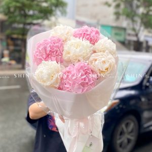 Hoa Bó 5 Mẫu Đơn Bowl Of Cream Trắng S571