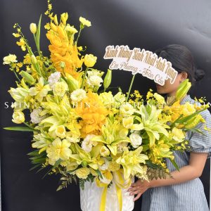 Lẵng Hoa Trăng Vàng Phú Qúy H138