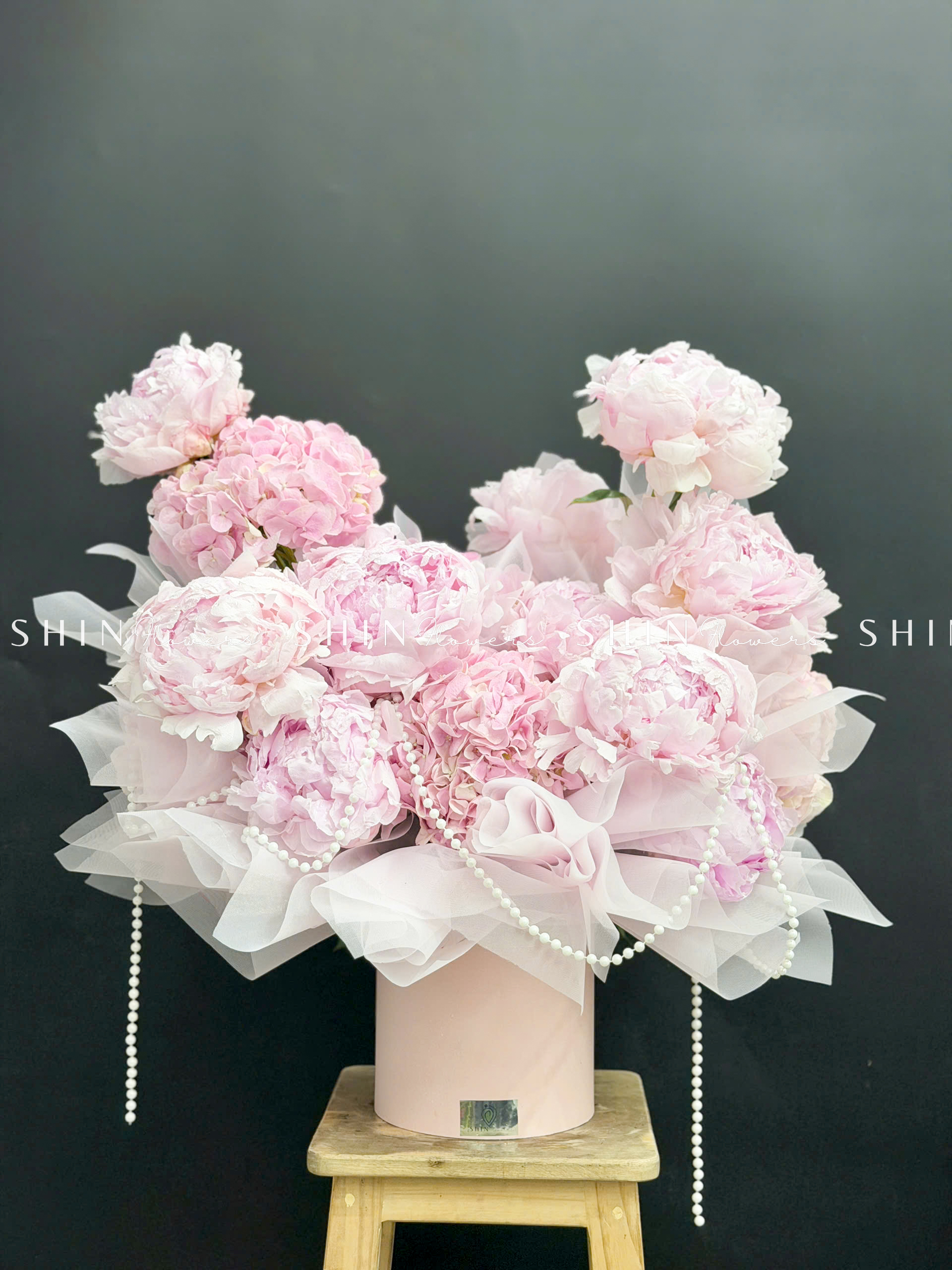 Hộp hoa Tú cầu mix Mẫu Đơn Pillow Talk H137