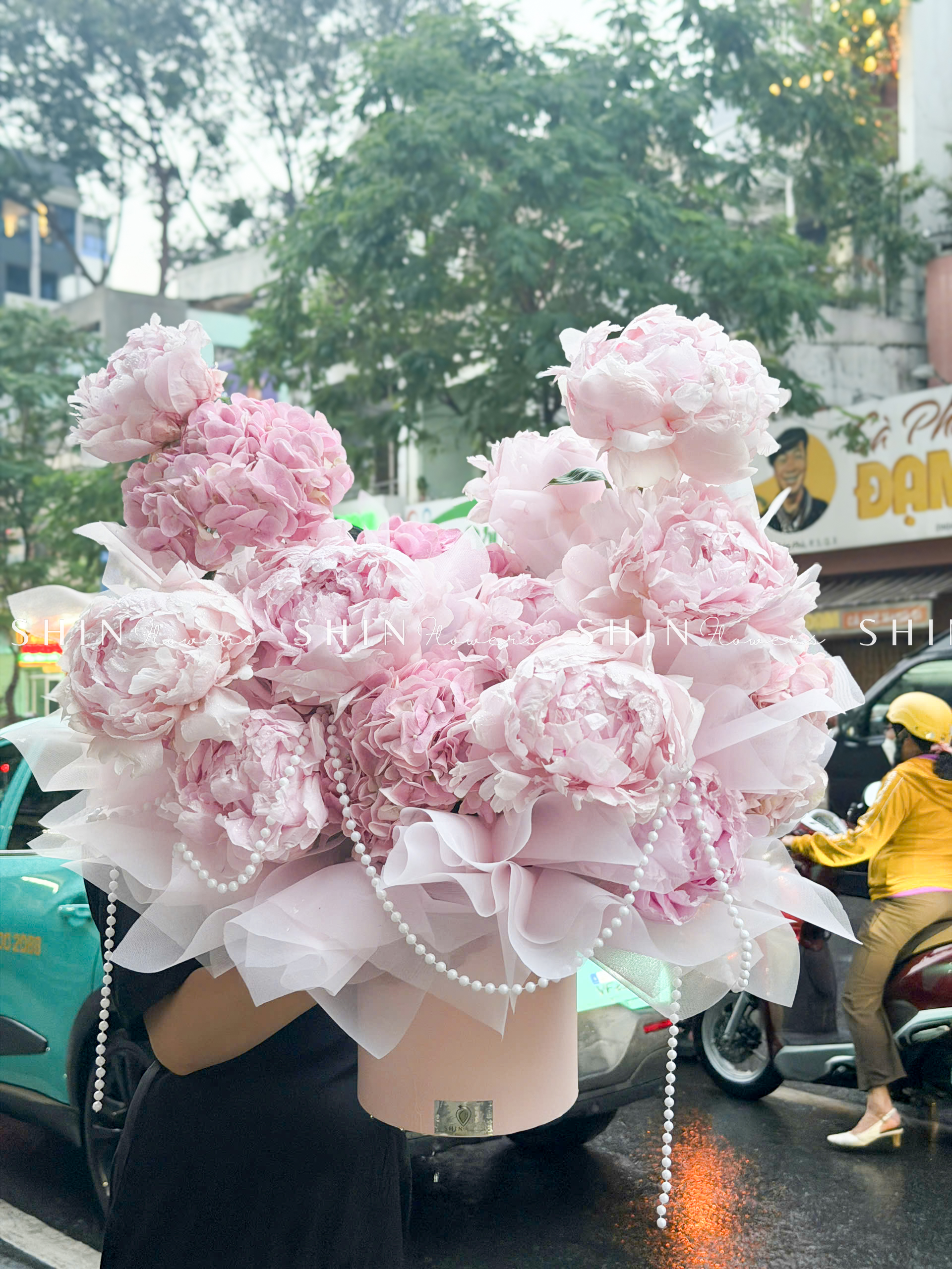 Hộp hoa Tú cầu mix Mẫu Đơn Pillow Talk H137